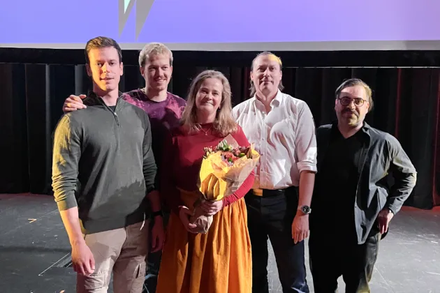Petera Holmberg with the members in the winning team. Photo.
