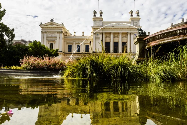 Lund University in front of water. Photo.